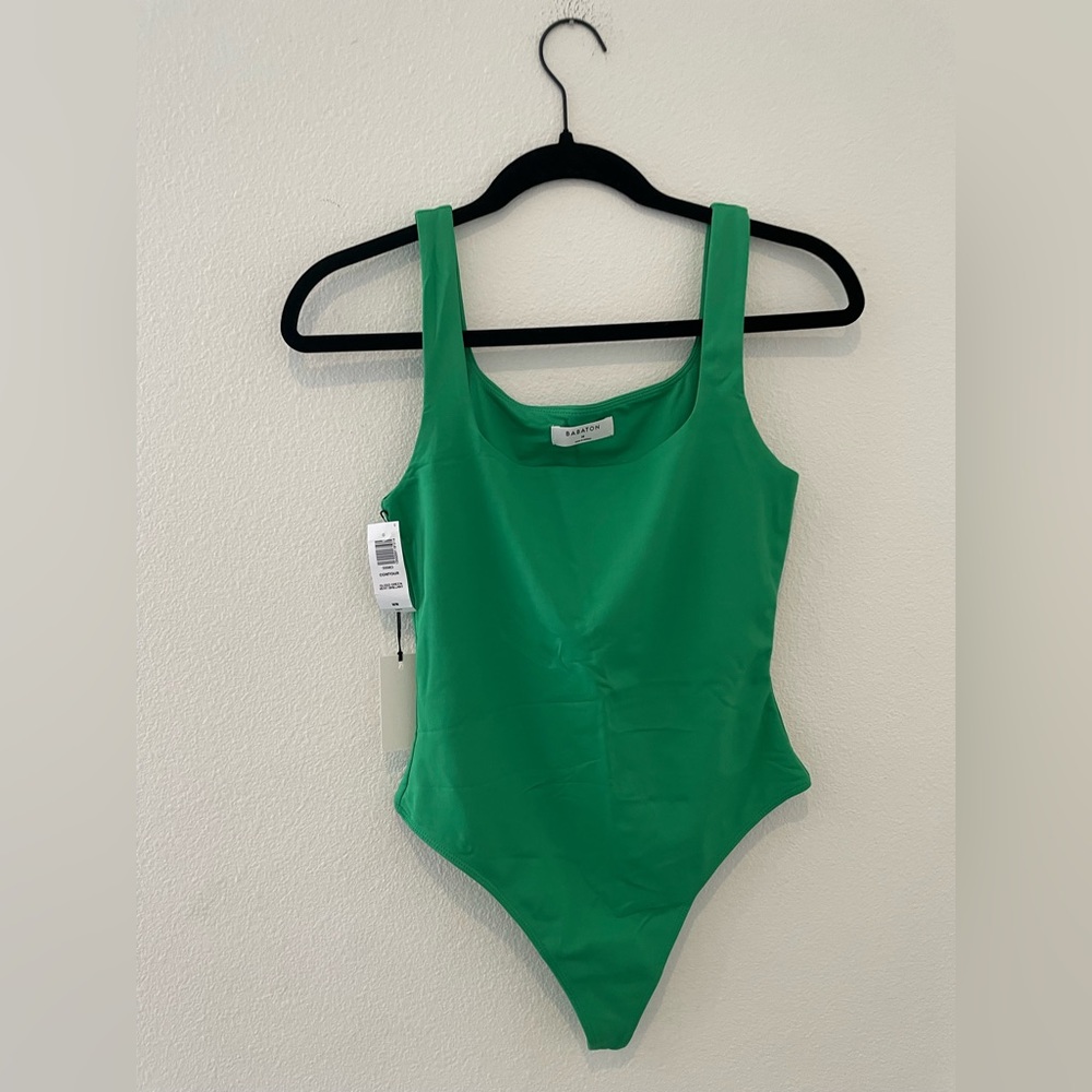 NEVER WORN - ARITZIA BODYSUIT